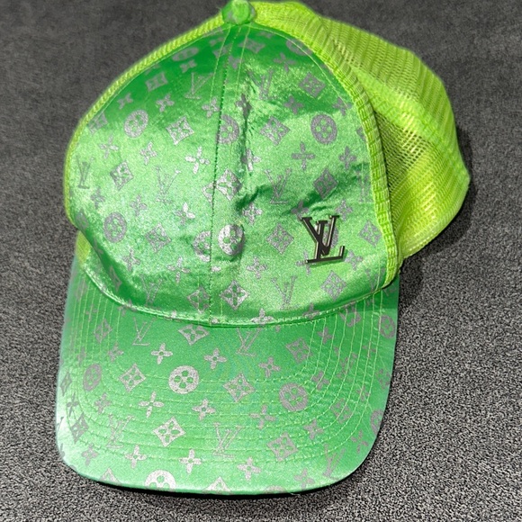 Louis Vuitton Bright Green Monogram Mesh Cap - Picture 13 of 16
